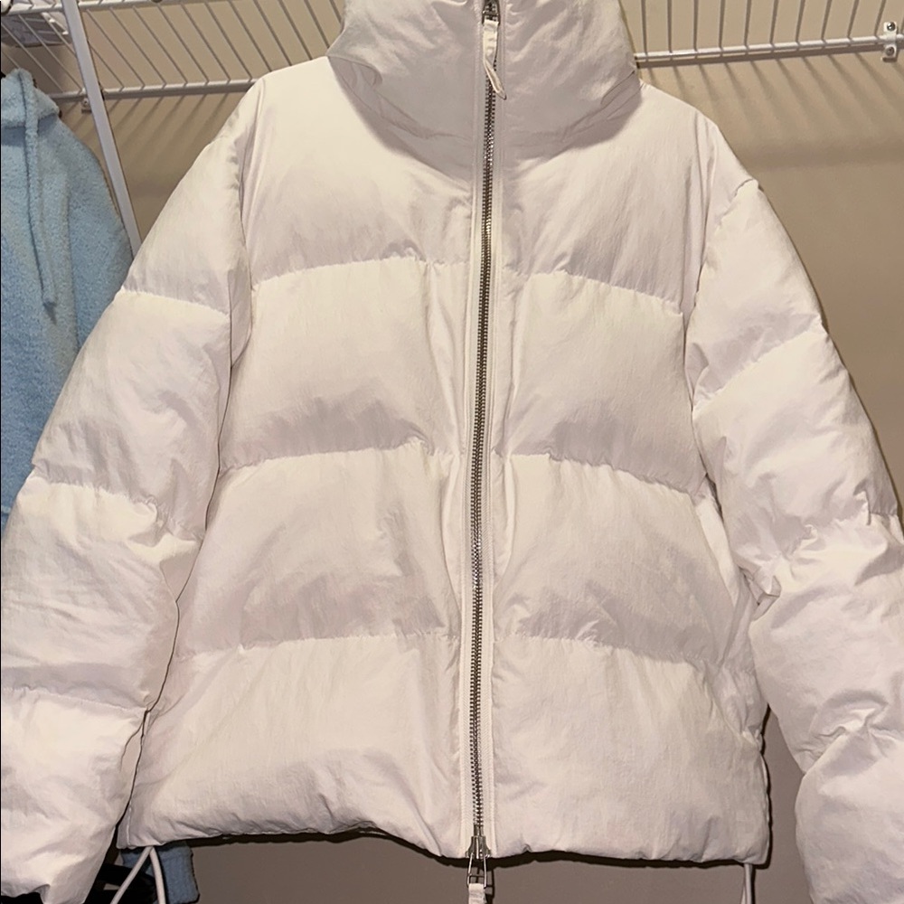 Everlane White Puffer Jacket with High Collar and Cropped Fit